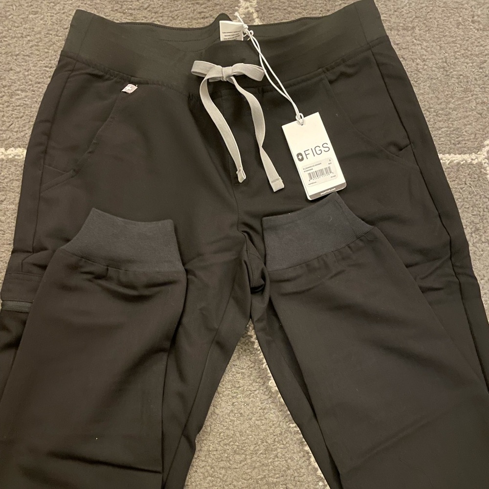 Figs Core Scrub top and Jogger pants
